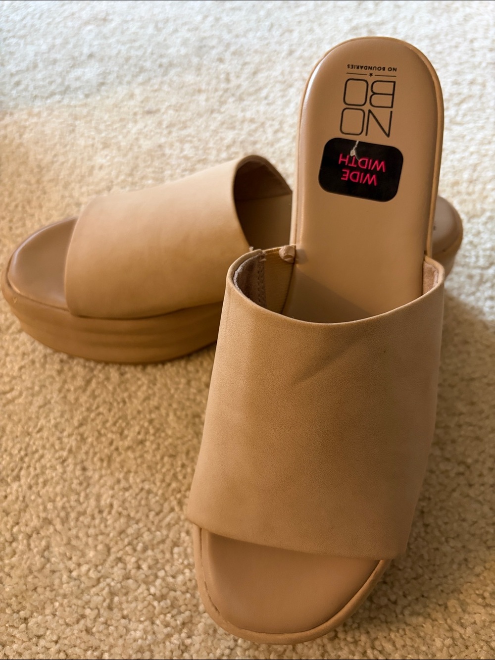 No Boundaries Women’s Tan Wedge Comfort Sandals Size 9W Wide Width NWOT
